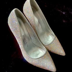 The stones on them are iridescent. Just beautiful